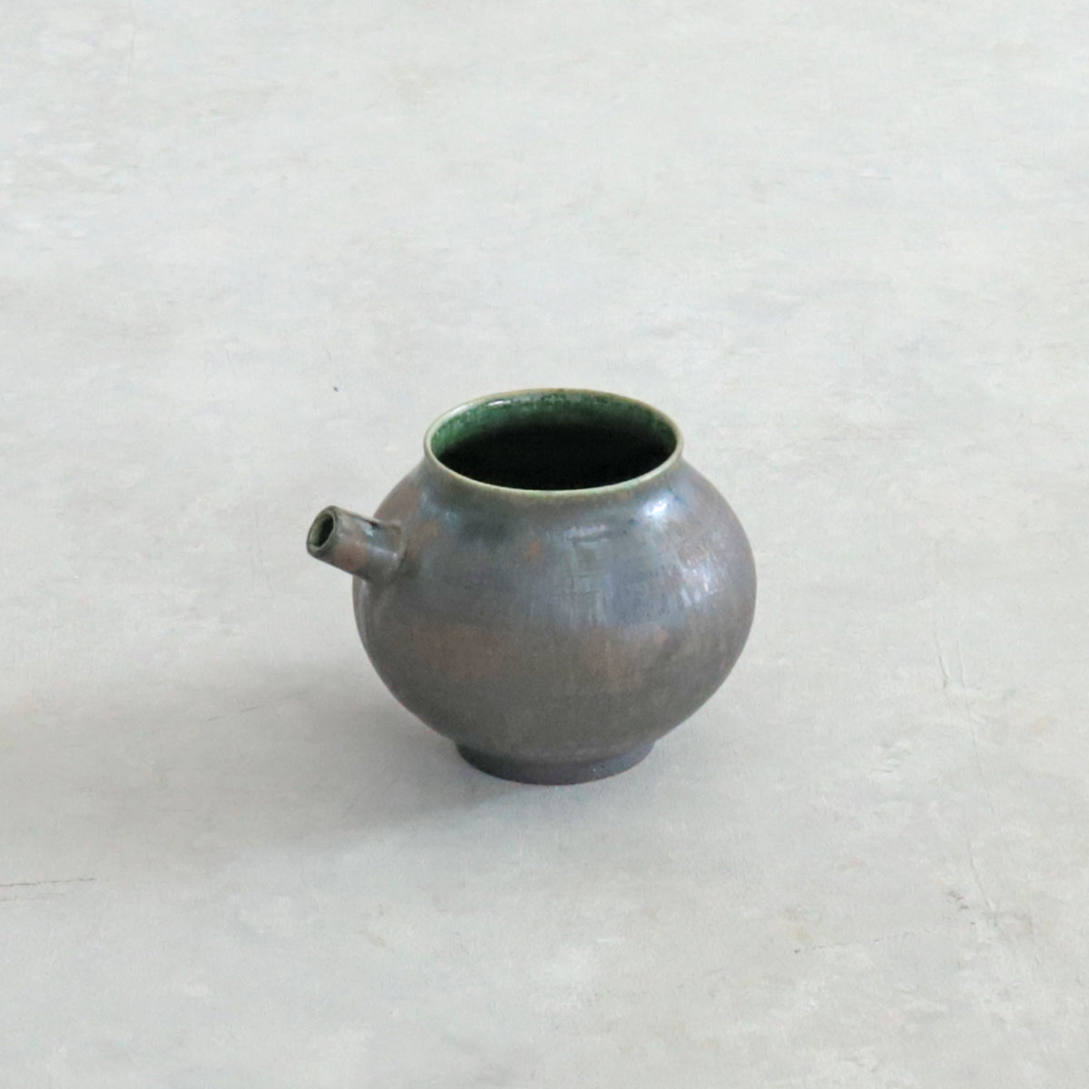 黒木泰等　2505 織部口付注器