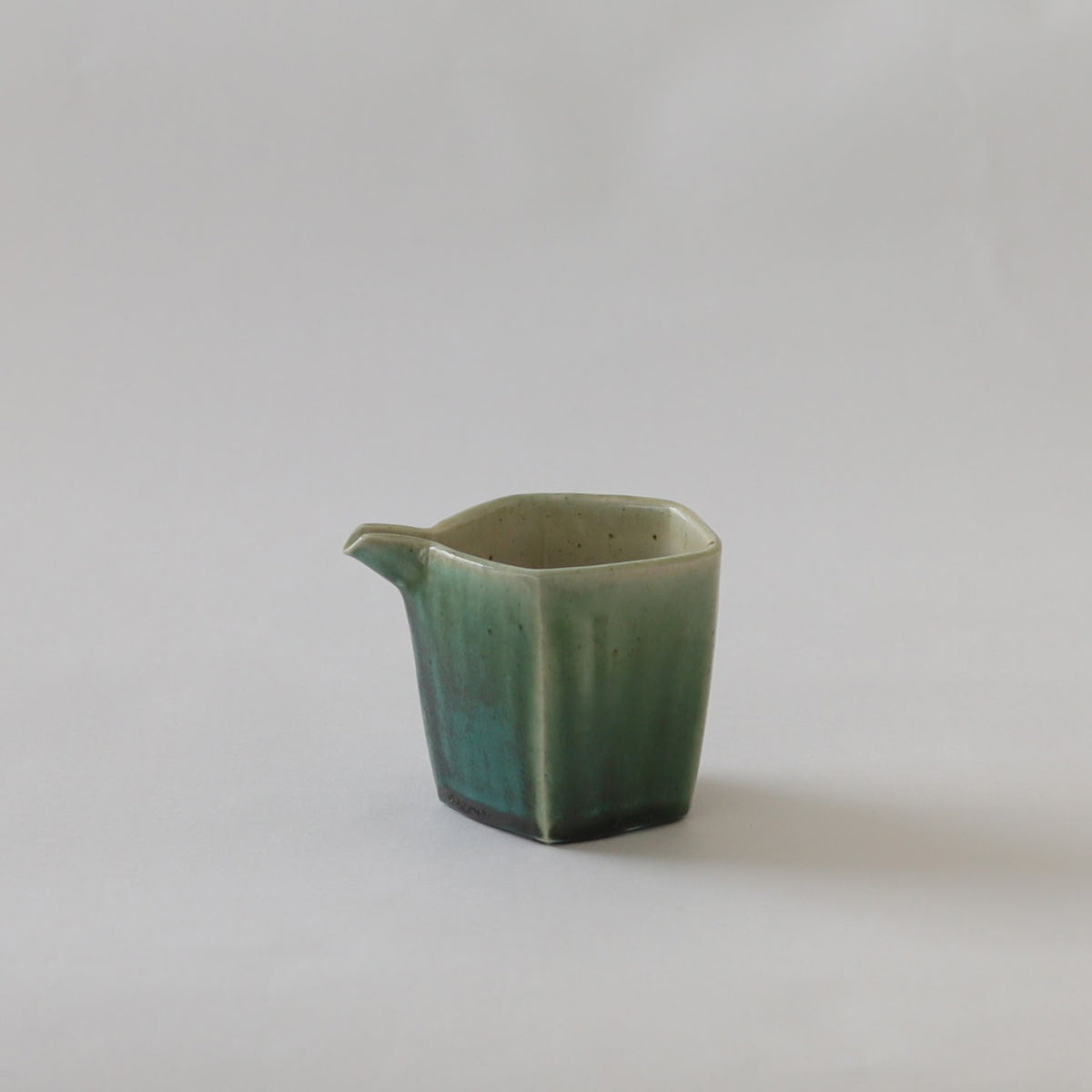 54 境道一　織部釉　茶海