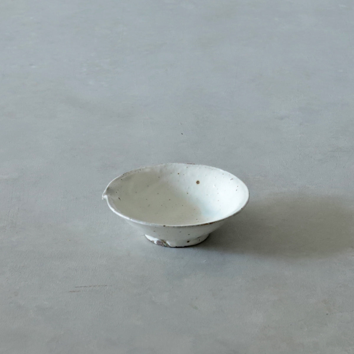 鈴木智尋　2513 粉引鳩口小鉢