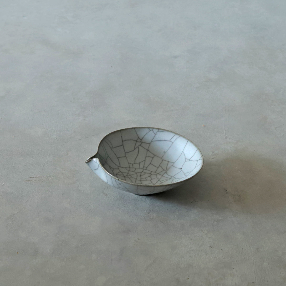高田志保　2506 炭入り片口小鉢