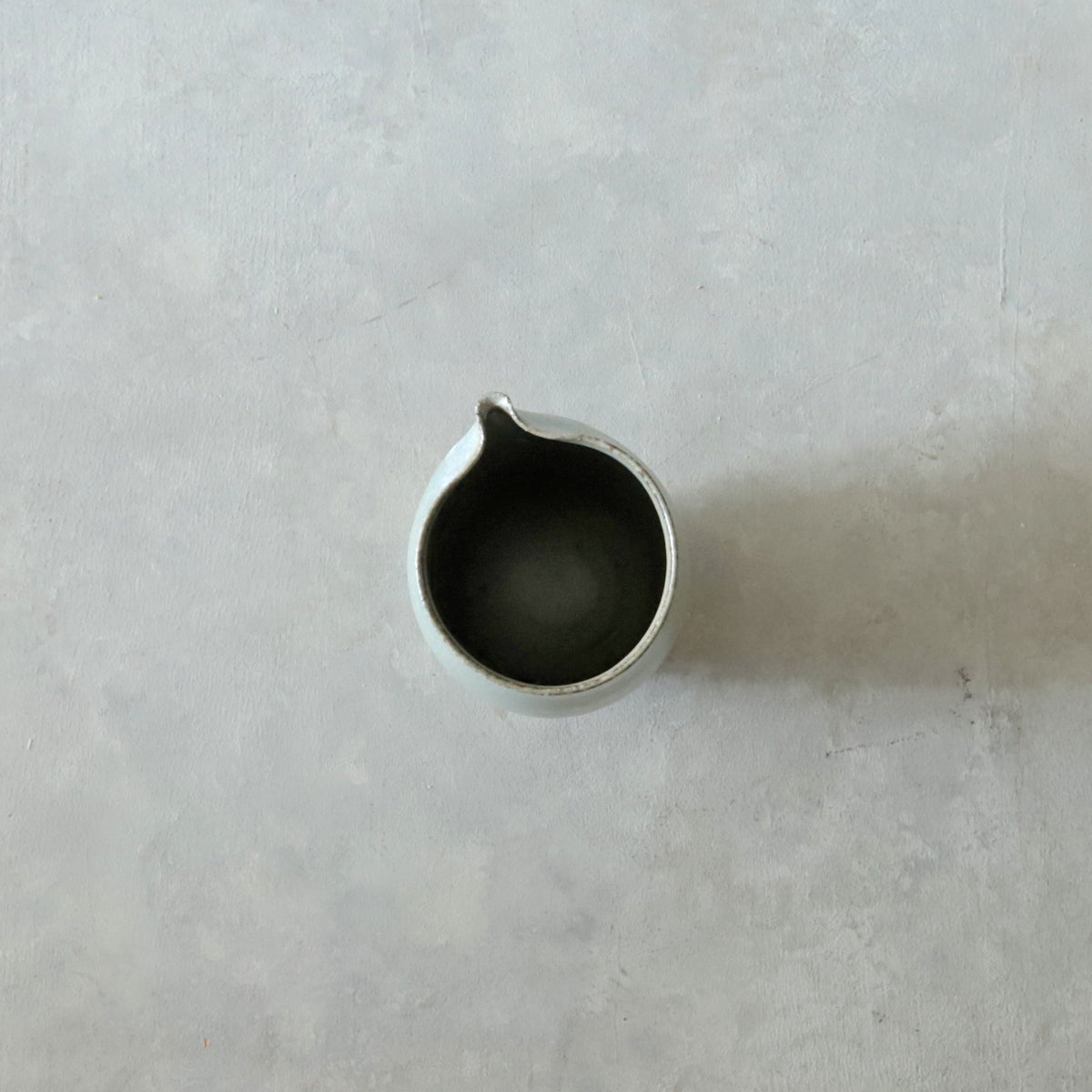 高田志保　2510 灰釉片口 01