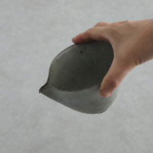 高田志保　2510 灰釉片口 02