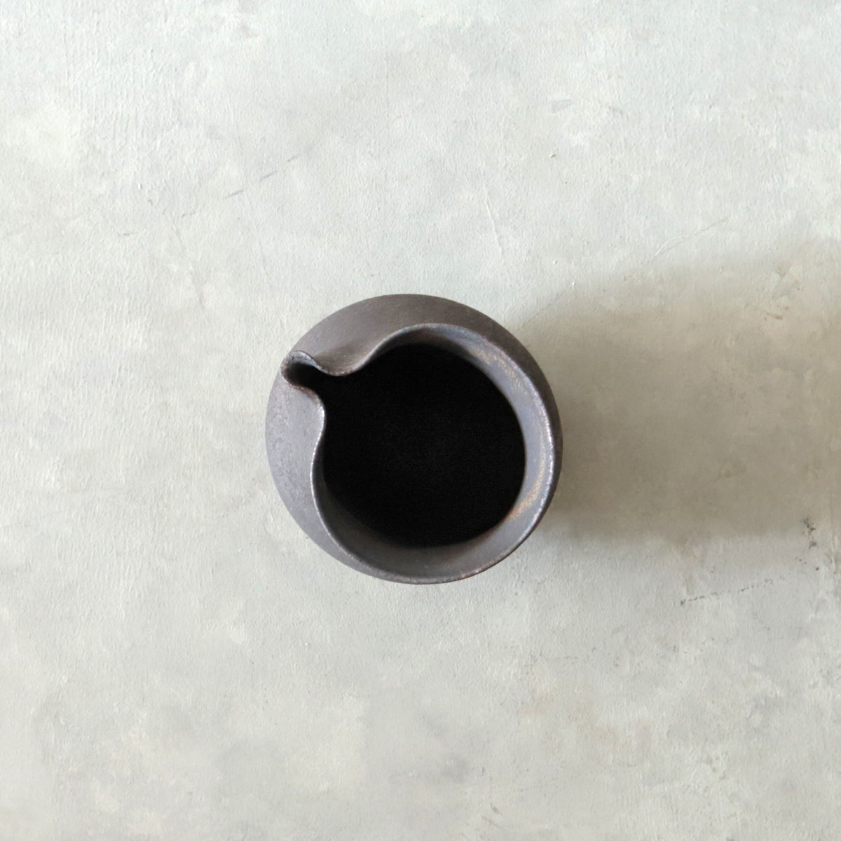 高田志保　2512 黒釉片口 01