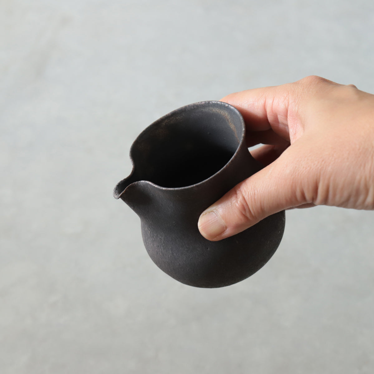 高田志保　2512 黒釉片口 01