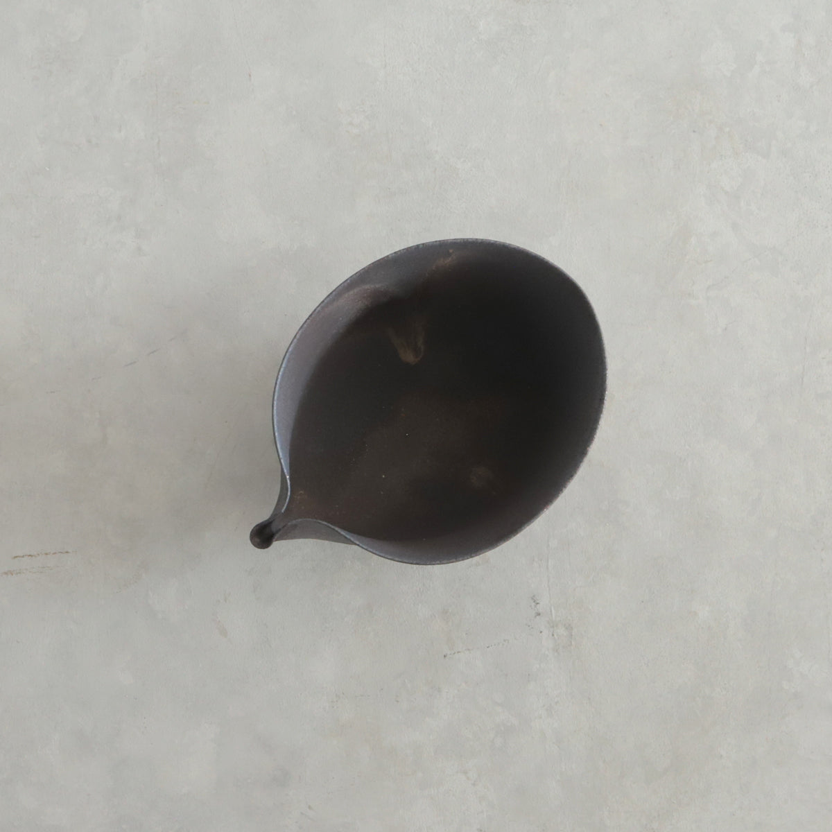 高田志保　2512 黒釉片口 03