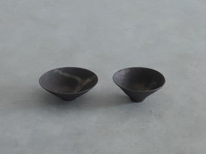 高田志保　2513 黒釉ぐいのみ 01