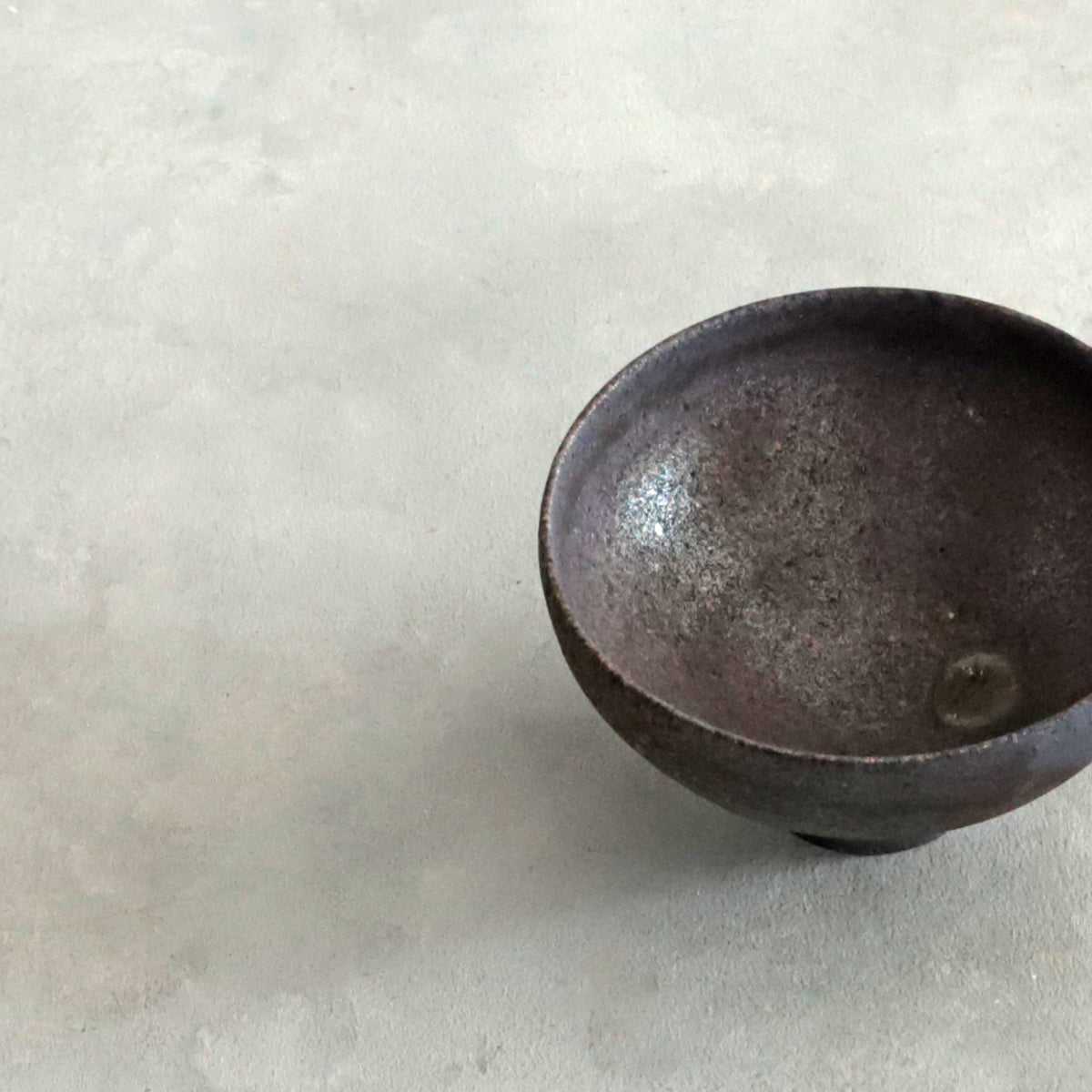 高田志保　2513 黒釉ぐいのみ 04