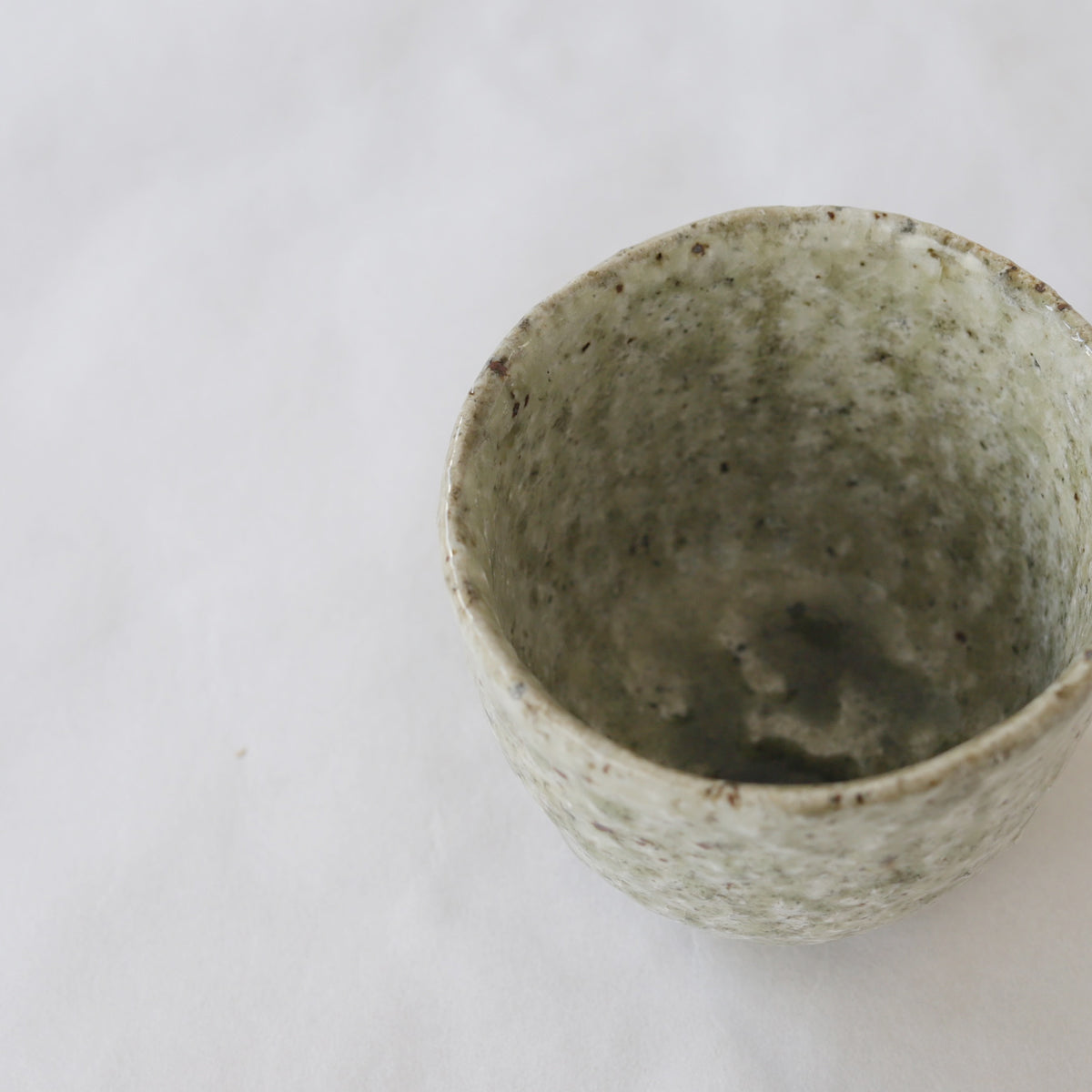 鶴見宗次 丸湯呑 白