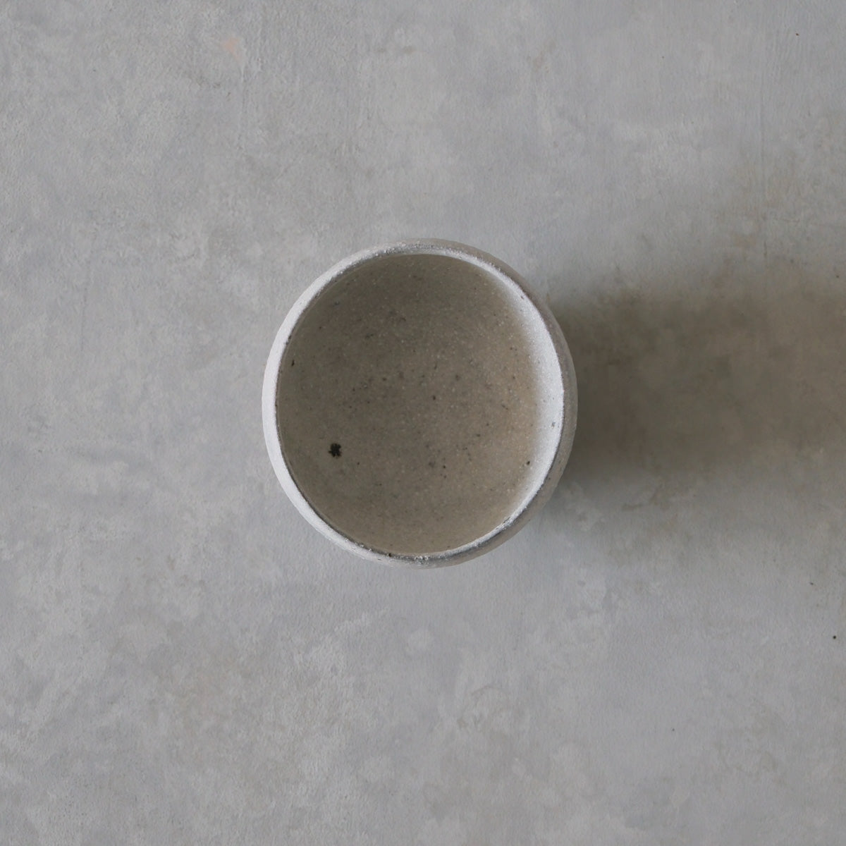 2508 上野剛児 粉引ぐい呑み03– かたくち屋 ほとり - 片口, etc.