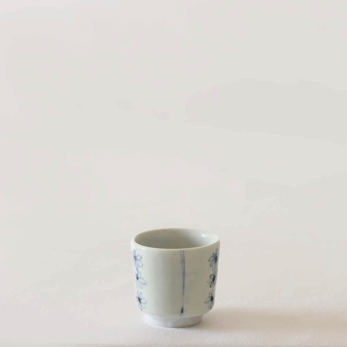 佐藤もも子　染付ぐいのみ 02