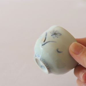 佐藤もも子　染付ぐいのみ 04
